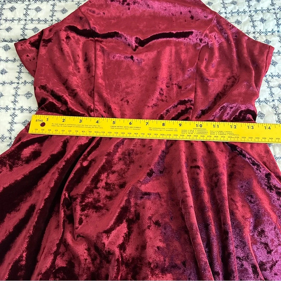 LuLu’s Burgundy Velvet Backless Skater dress style 66233 size Medium GUC - Picture 12 of 13